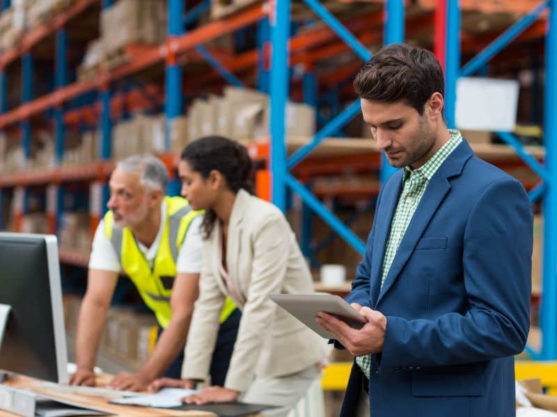 CSR manager in a warehouse